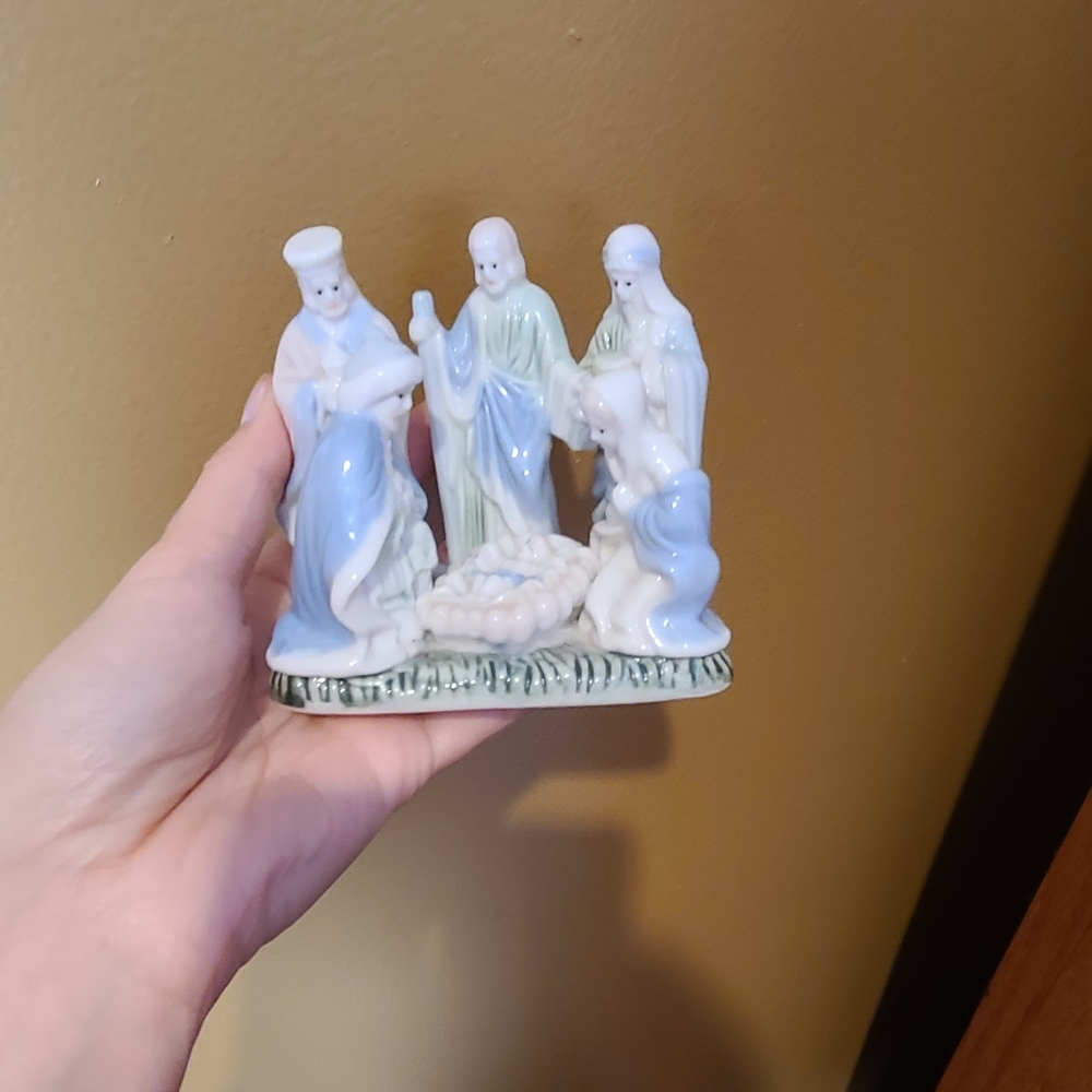 Porcelain Christmas Vintage figurine - Picture 9 of 13